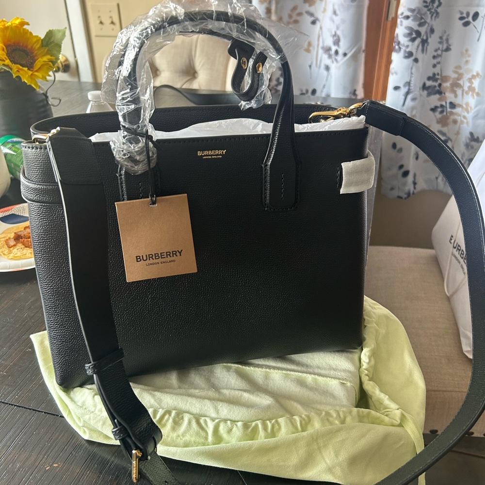 Brand new Burberry bag and wallet - Picture 3 of 11